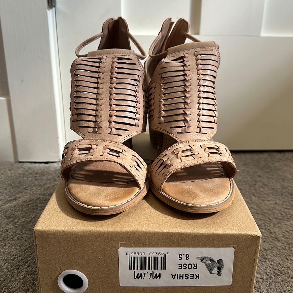 Nude/light pink Heeled Sandal